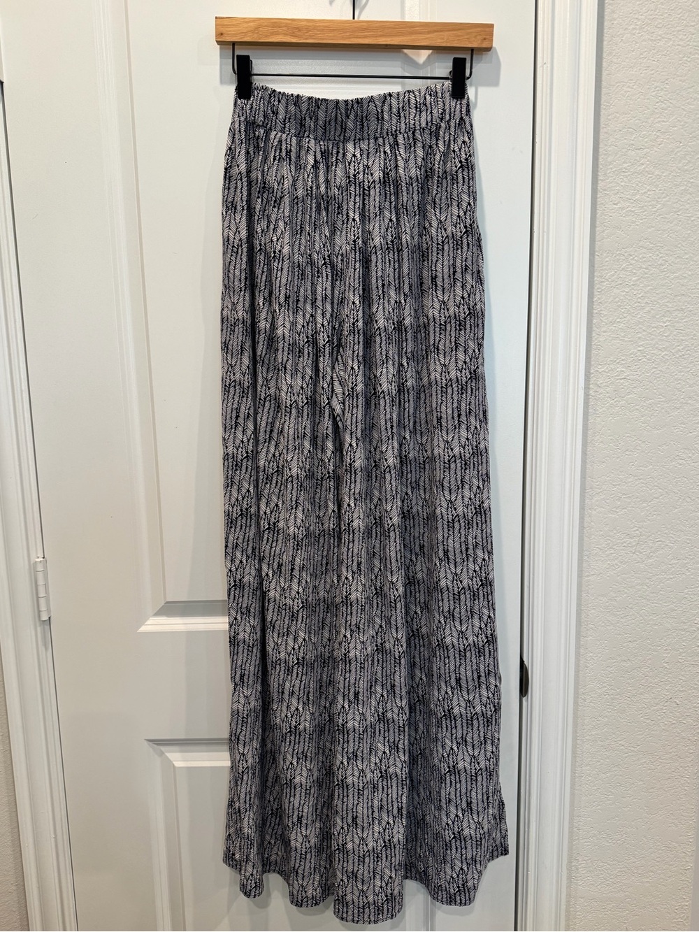 Wide Leg Printed Palazzo Pants in Navy & White